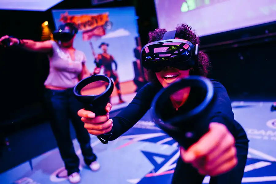 A'DAM_VR-Arcade_game_revolvr3_free_body_shooter A'DAM_VR Arcade game revolvr3 free body VR-shooter